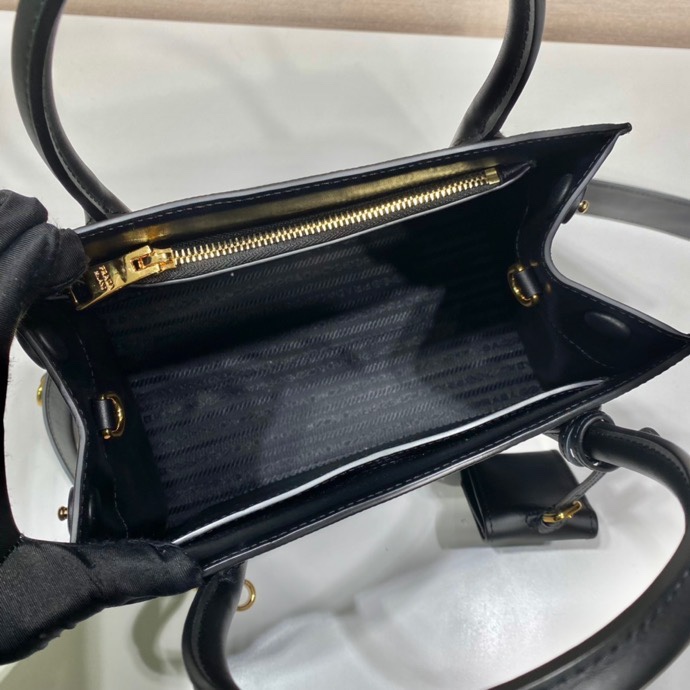 Pra*a top handle bags